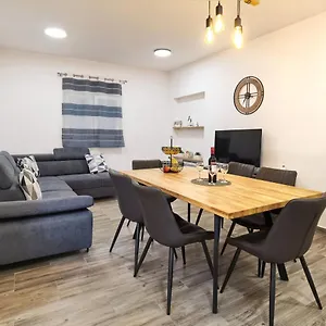 Appartement Nova, Split