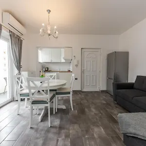 House Niko M With 6 Apartamento